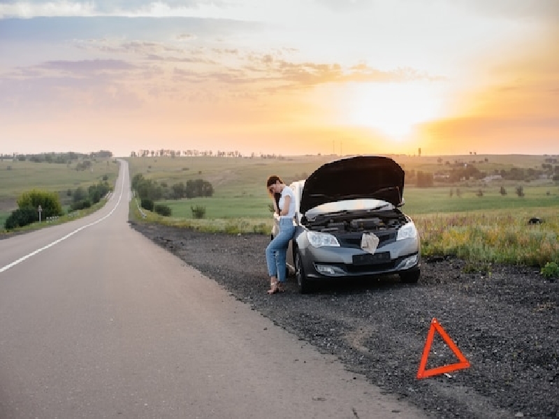  وقتی خودرویتان در جاده گیر می‌کند؛ بهترین راهکارها چیست؟ 